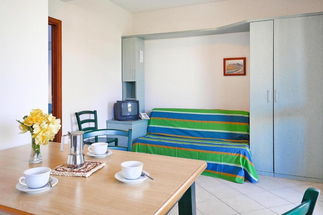 Apartment In Cecina Mare With Outdoor Pool Marina di Cecina Exteriör bild