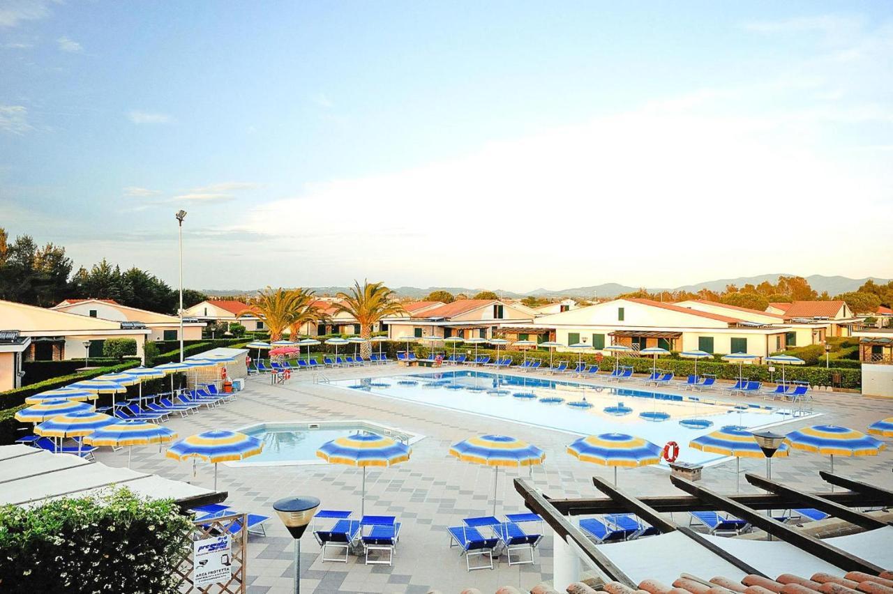 Apartment In Cecina Mare With Outdoor Pool Marina di Cecina Exteriör bild