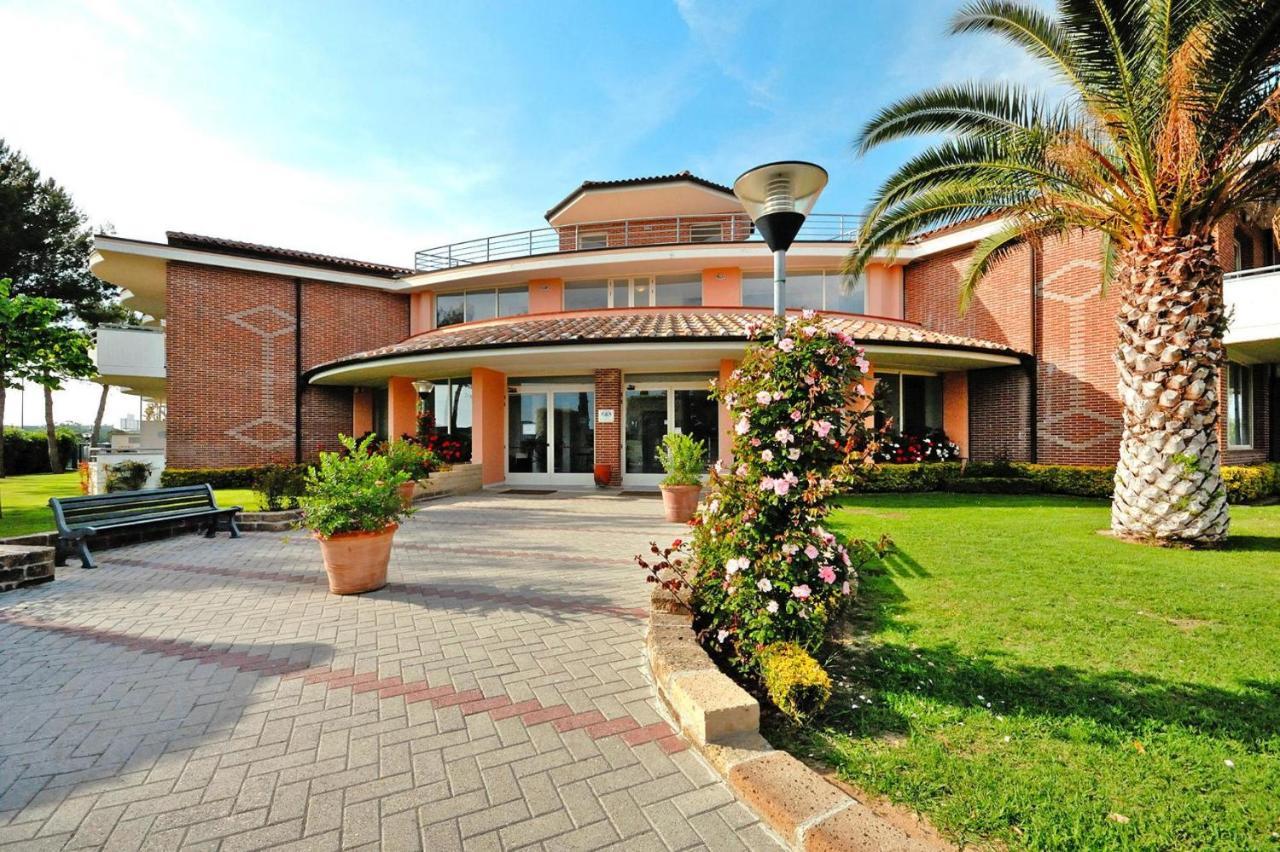 Apartment In Cecina Mare With Outdoor Pool Marina di Cecina Exteriör bild